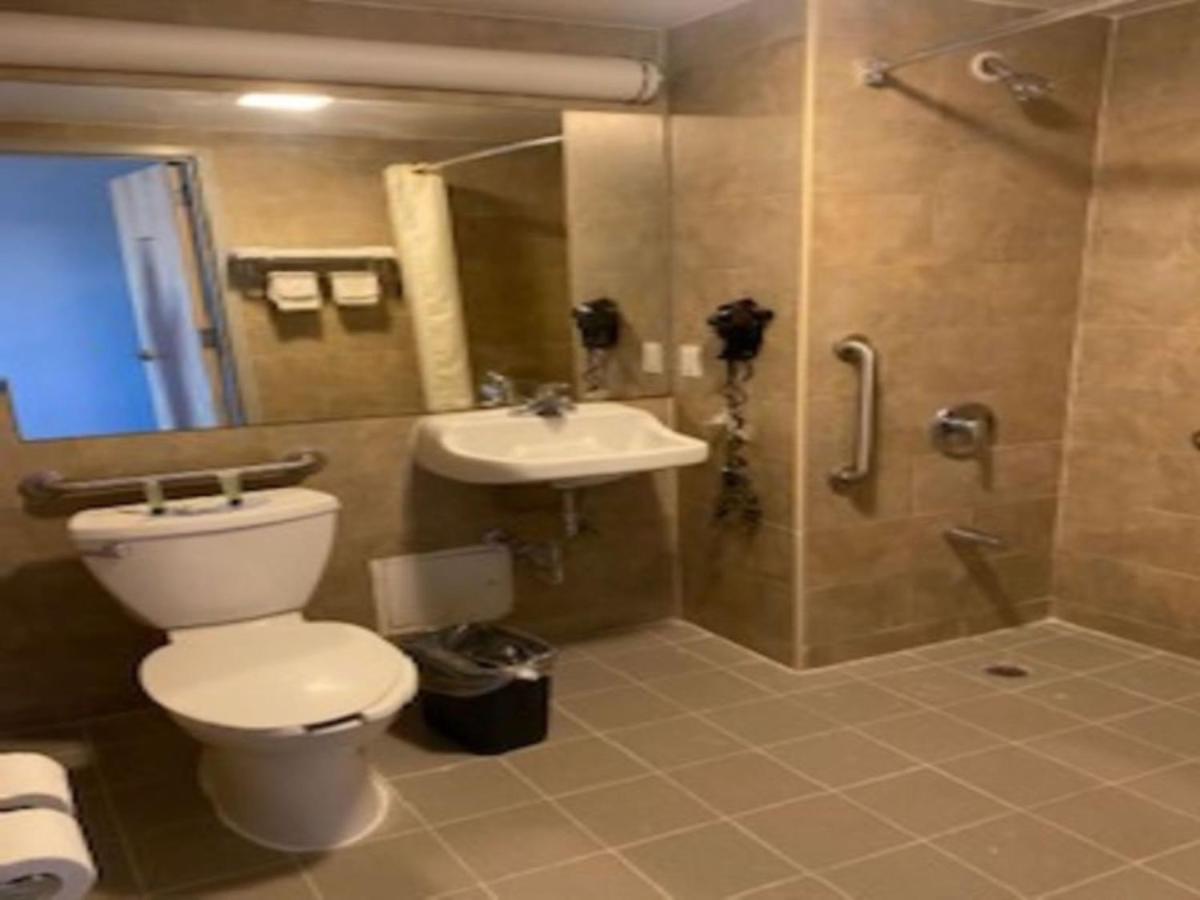 Popular attractions Area Nearby Property